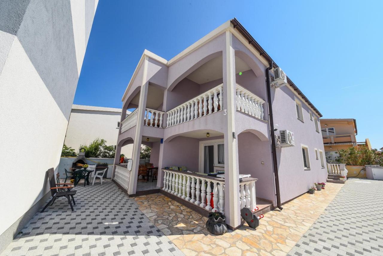 Apartment Por *