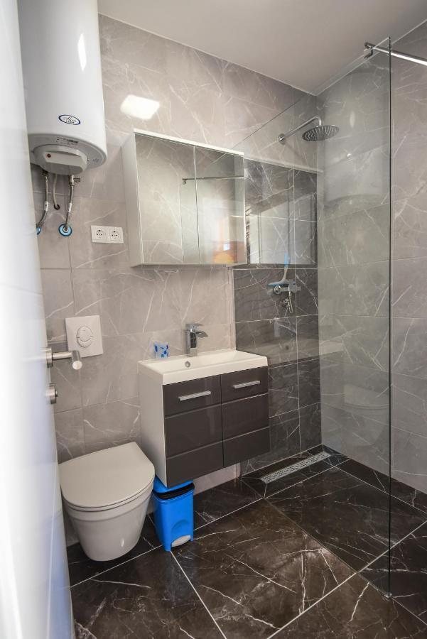 Apartment Por *