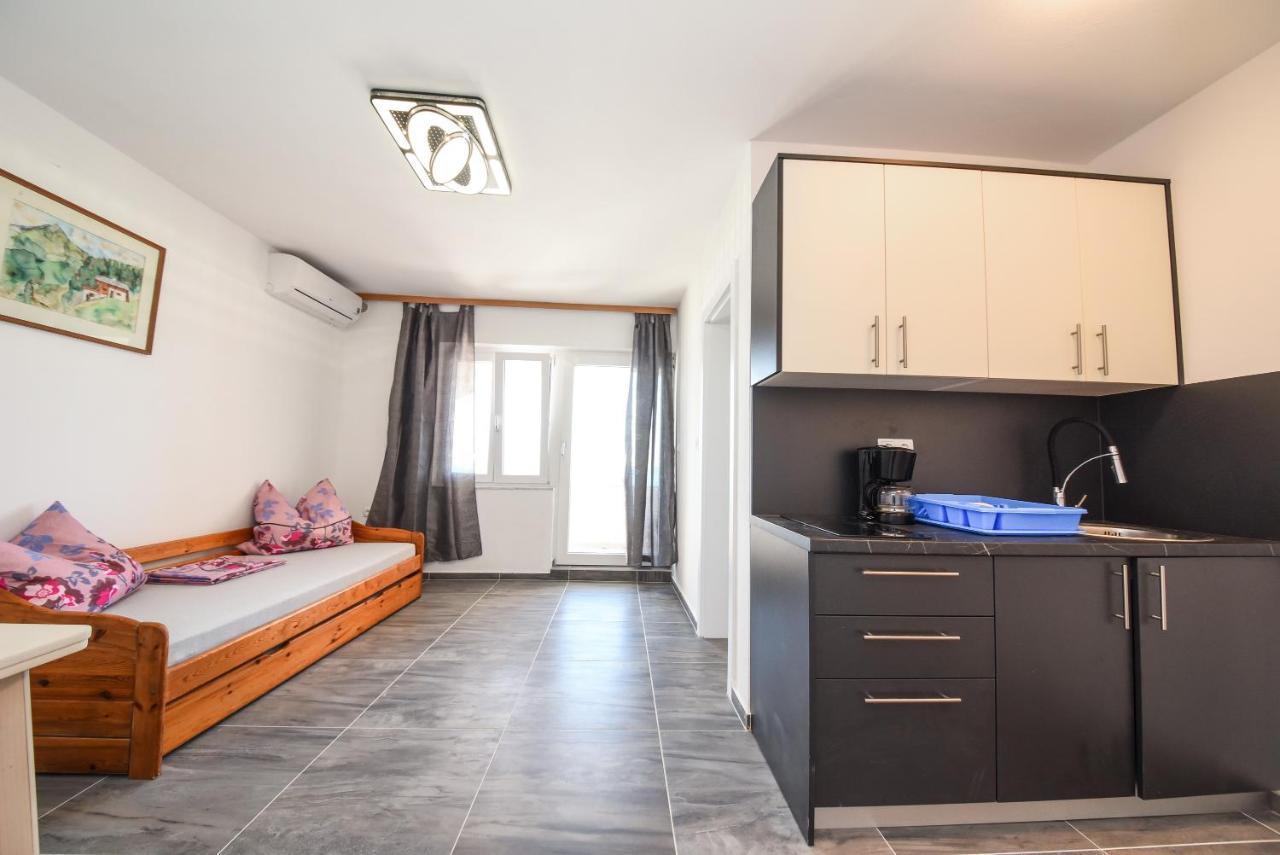 Apartment Por *