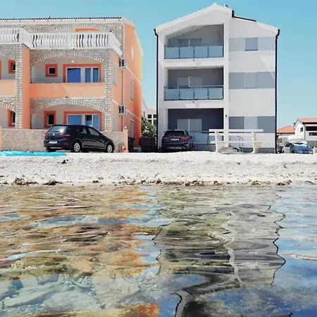 Apartmani Por Vir Exteriér fotografie