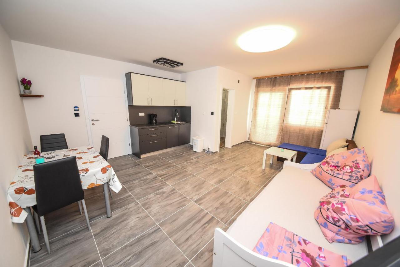 Apartment Por *
